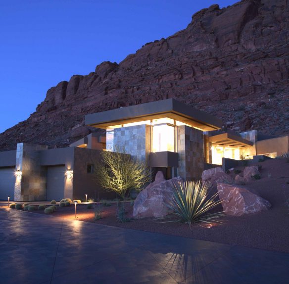 House in the mountains at dusk showing Cast Lighting's work